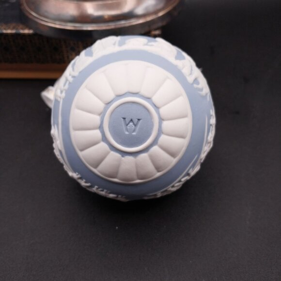Wedgwood Nativity Christmas Ornament  Blue White in Box Jasper Ware Bauble - Picture 9 of 10